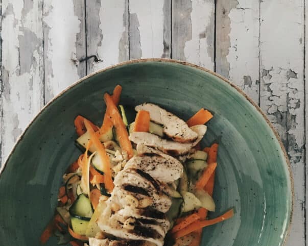 Ensalada thai de pollo