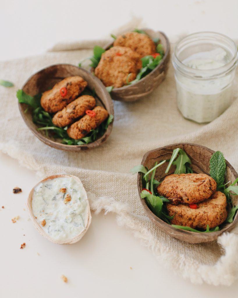 Falafel con salsa tzatziki receta saludable