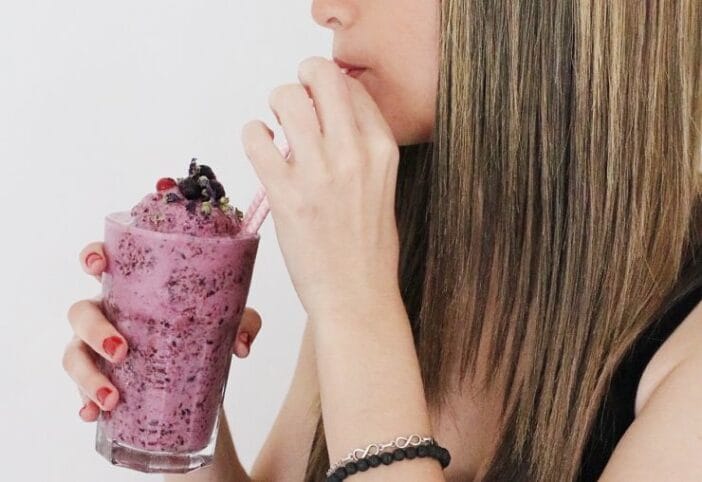 Batido de frutos rojos y yogur