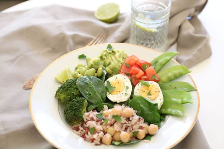 Ensalada de arroz salvaje y garbanzos