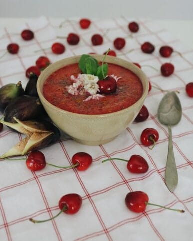 Gazpacho de cerezas saludable