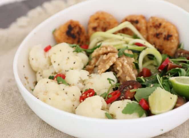 Ensalada con nuggets de tofu