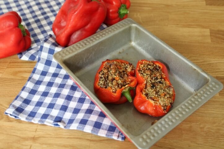 Pimiento relleno de soja texturizada y quinoa
