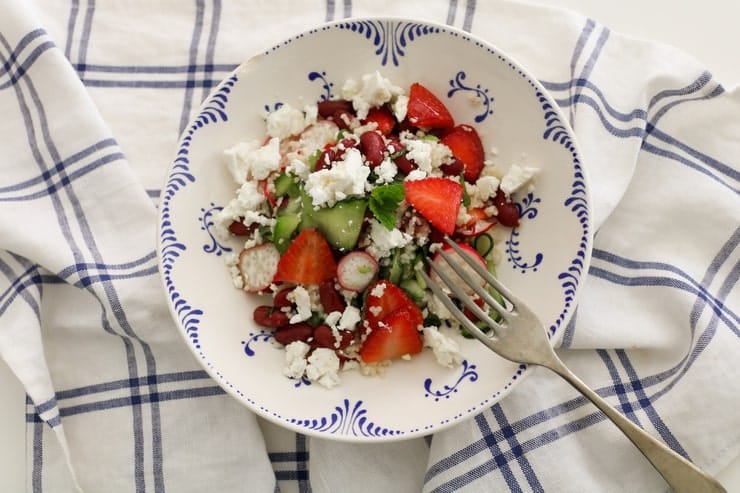 ensalada de alubias y fresas