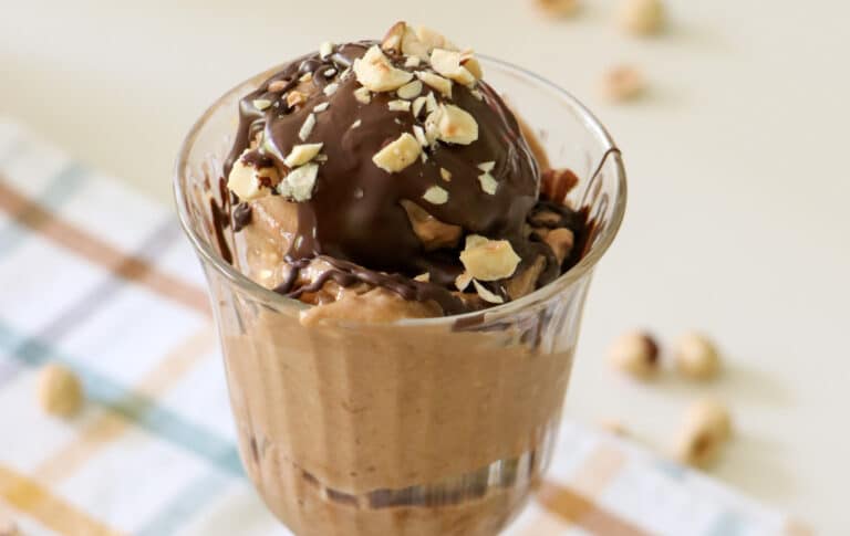 helado de chocolate con crema de cacahuete